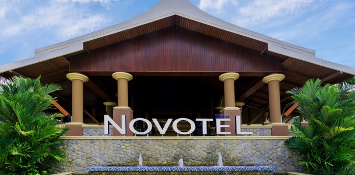 novotel-signage-02-2-2