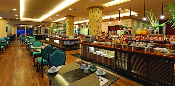 picture-the-square-restaurant-4