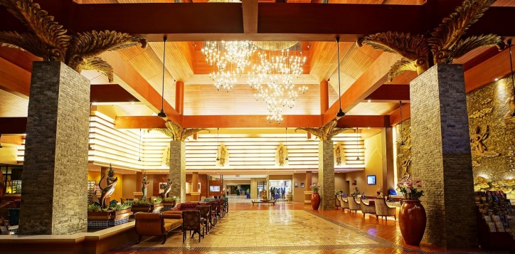 lobby-04-resize-2