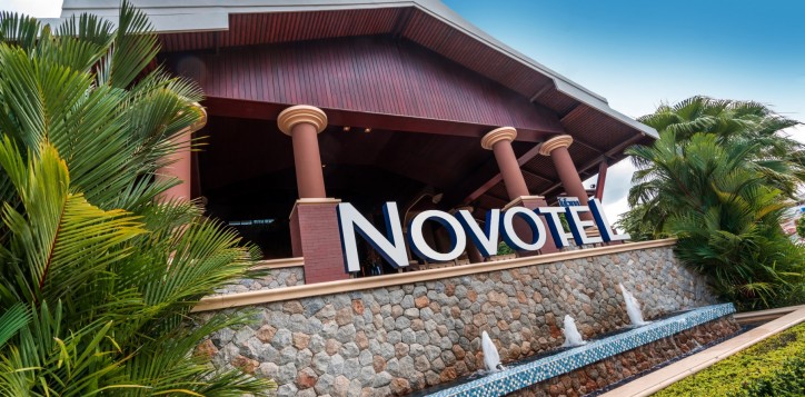 novotel-signage-01-2-2