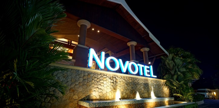novotel-signage-03-2