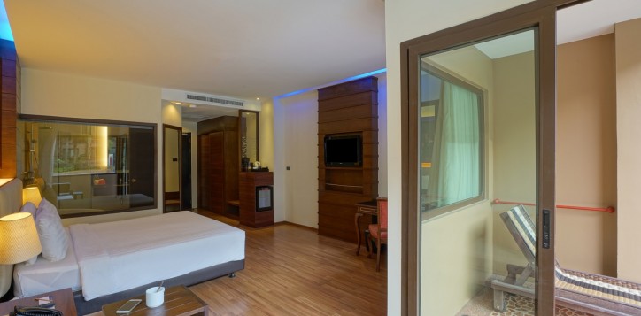 room-deluxepoolking-kgaps-04-2