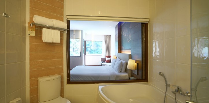 room-deluxepoolking-kgaps-06-2-2