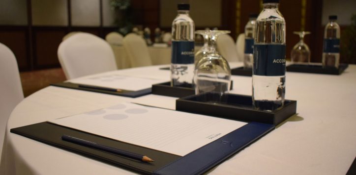 novotel-phuket-vintage-park-meeting-table-2