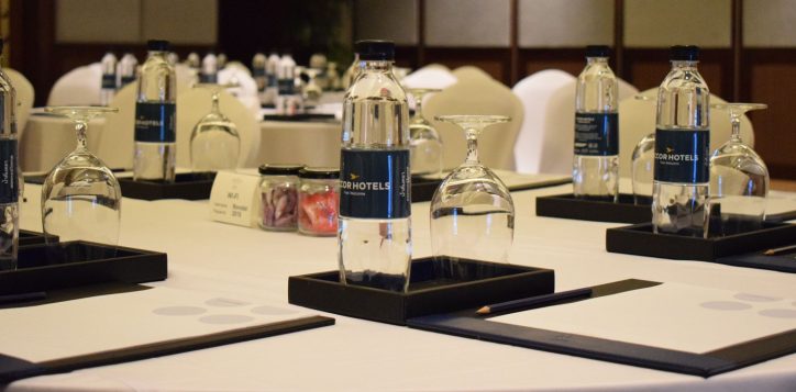 novotel-phuket-vintage-park-meeting-table-mice-2