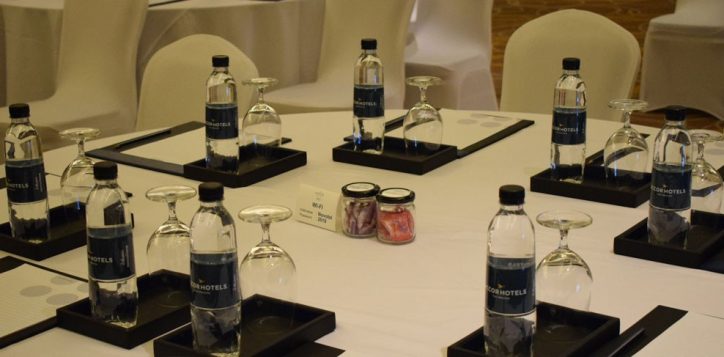 novotel-phuket-vintage-park-meeting-table-mice3-2