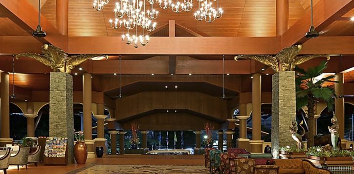 novotel-phuket-vintage-park-lobby-entrance-2-2