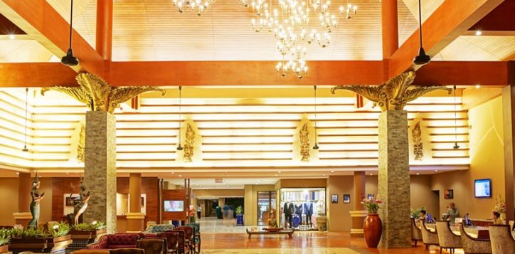 novotel-phuket-vintage-park-lobby-entrance-2
