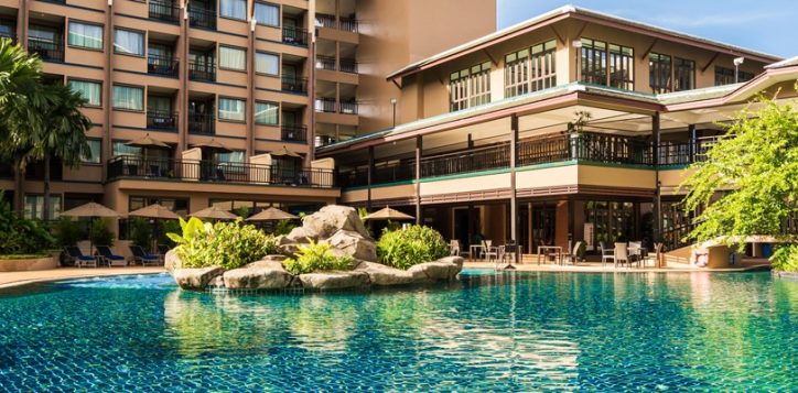 novotel-phuket-vintage-park-pool-lagoon-v2-bg-2