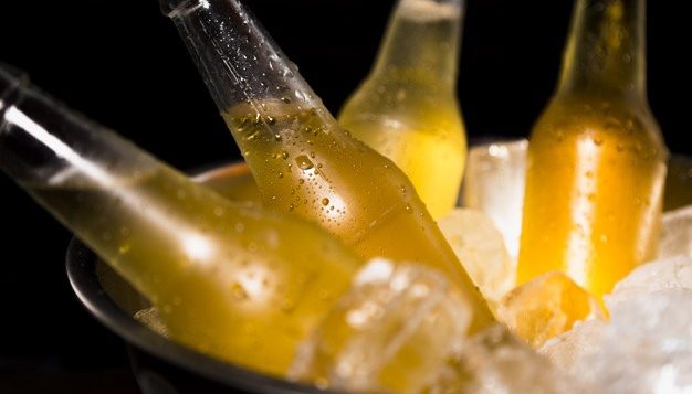 botellas-cerveza-hielo_23-2148098794-2