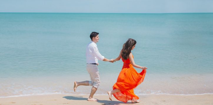 man-and-woman-walks-beside-green-sea-792726-2-2