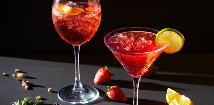 aperol-spritz-red-aperitif-cocktails-glass-with-ice-black-background-2