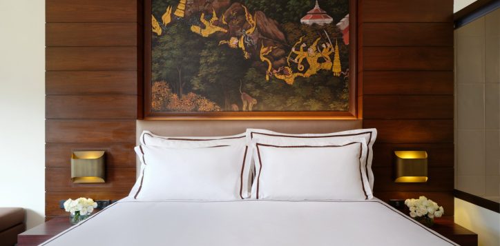 deluxe-king-bed_1-3