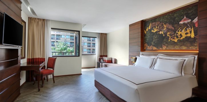 deluxe-king-bed_2-2