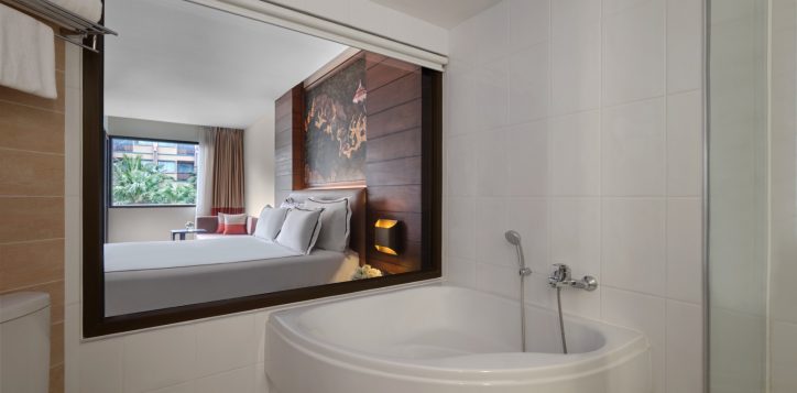 deluxe-king-bed_3-3