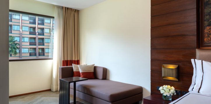 deluxe-king-bed_4-2