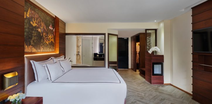 deluxe-king-bed_8-2