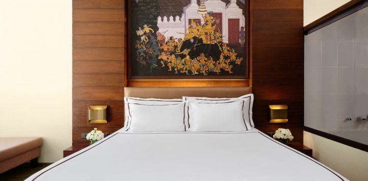 pool-access-king-bed-1-2-2