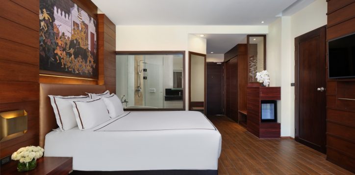 pool-access-king-bed-2-2-2