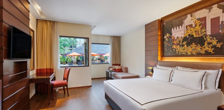 pool-access-king-bed-4-3-2