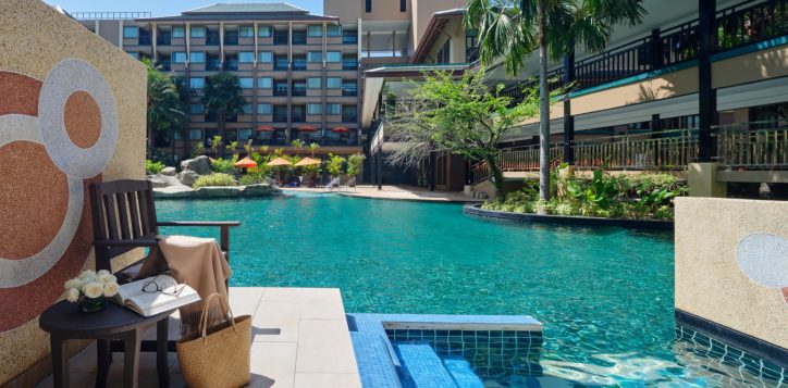 pool-access-twin-bed-4-2-2