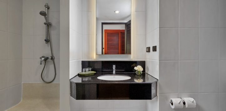 superior-king-bed_2-3